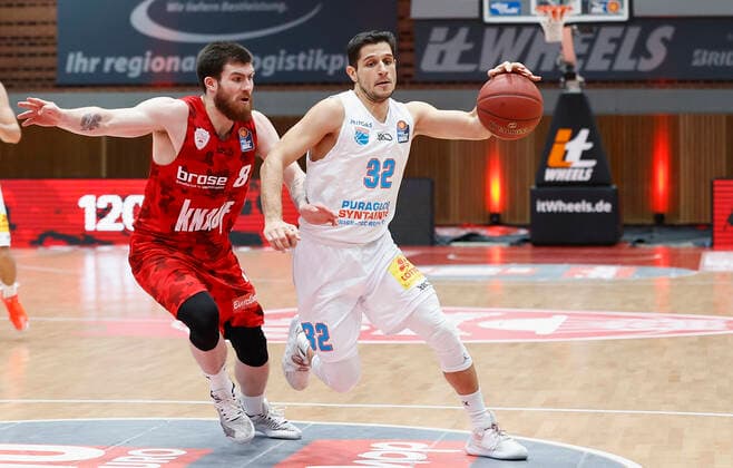 Germany, Wuerzburg, s Oliver Arena, 20 12 2020, emspor, emonline, despor, deonline, s Oliver Wuerzburg vs SYNTAINICS MBC, Basketball, BBL picture v li Tayler Persons s Oliver Wuerzburg and Roko Rogic MBC Copyright: HMBxMedia xHeikoxBecker