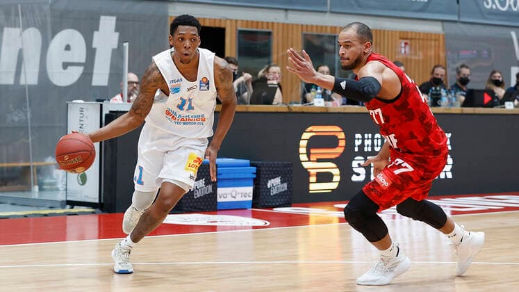 Germany, Wuerzburg, s Oliver Arena, 20 12 2020, emspor, emonline, despor, deonline, s Oliver Wuerzburg vs SYNTAINICS MBC, Basketball, BBL picture from left Kyndahl Hill MBC and Alex King s Oliver Wuerzburg Copyright: HMBxMedia xHeikoxBecker