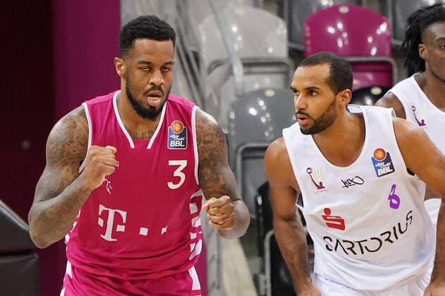 GER, easyCredit BBL, Men, Telekom Baskets Bonn vs BG Goettingen 27 12 2020, Telekom Dome, Bonn, GER, easyCredit BBL, Men, Telekom Baskets Bonn vs BG Goettingen, in the picture picture shows James Thompson IV Telekom Bonn 3 , happy about a thrown basket nordphotox xMeuter nph00351