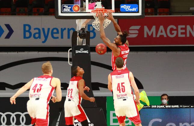 8 Jalen Reynolds FCBB, hits by dunk, dunking, two-way basket, ball basketball, 1 Bundesliga, BBL, FC Bayern München, Brose Bamberg, Audi Dome, 27 12 2020 PHOTO Mladen Lackovic LakoPress