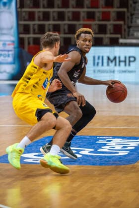 Jordan Hulls MHP Riesen Ludwigsburg, 1 TJ Shorts Hamburg Towers, 0 ¨¨¨MHP Riesen Ludwigsburg vs Hamburg Towers, Basketball, Bundesliga, easy credit BBL, Matchday 11, Season 2020 2021, 29 12 2020, ¨¨ MHP Riesen Ludwigsburg vs Hamburg Towers, Basketball, Bundesliga, easy credit BBL, Matchday 11, Season 2020 2021, 29 12 2020 Ludwigsburg. Copyright: xNinaxSander xEibnerxPressefotoxIx EP_NSR