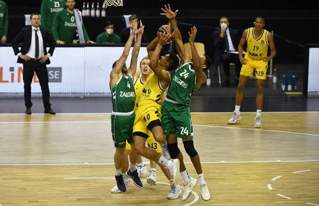 Basketball, Mens, 2020 2021 season, EuroLeague Matchday 17 , Alba Berlin Zalgiris Kaunas, v l Lukas Lekavicius Zalgiris Kaunas , Luke Sikma Alba Berlin , Maodo Lo Alba Berlin , Augustine Rubit Zalgiris Kaunas , 29 12 2020, Copyright: xSebastianxRäppoldx xMatthiasxKox