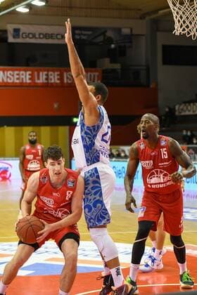 Alen Pjanic, Rasheed Moore, Brandon Bowman, 10 Spieltag, Basketball Bundesliga, Basketball season 2020 2021, Germany, easyCredit BBL, Germany, Giessen 46ers, giessen red, men, Jobstairs GIESSEN 46ers Fraport Skyliners, men, frankfurt white