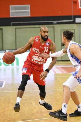 Brandon Thomas 10 matchday, Basketball Bundesliga, Basketball season 2020 2021, Germany, easyCredit BBL, Germany, Giessen 46ers, giessen red, men, jobstairs GIESSEN 46ers Fraport Skyliners, men, frankfurt white