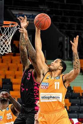 GER, BBL, ratiopharm ulm vs Telekom Baskets Bonn 02 01 2021, ratiopharm arena, New Ulm, GER, BBL, ratiopharm ulm vs Telekom Baskets Bonn, pictured Isaiah Wilkins Ulm, 11 wins rebound vs James Thompson Bonn, 3 nordphotoxHafner nph00200