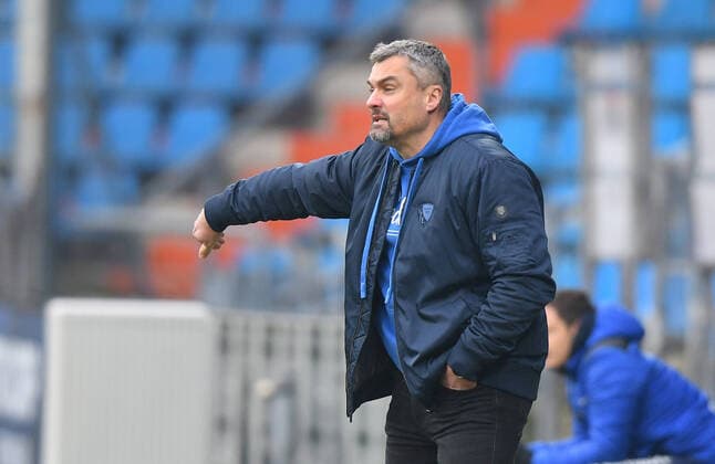 02 01 2021, xfux, Fussball 2 Bundesliga, VfL Bochum SV Darmstadt 98, emonline, emspor, v l coach Thomas Reis VfL Bochum gives instructions, gesticulates, gesticulate with arms gives instructions, gesticulate, gesticolando DFL DFB REGULATIONS PROHIBIT ANY USE OF PHOTOGRAPHS AS IMAGE SEQUENCES AND OR QUASI VIDEO Bochum