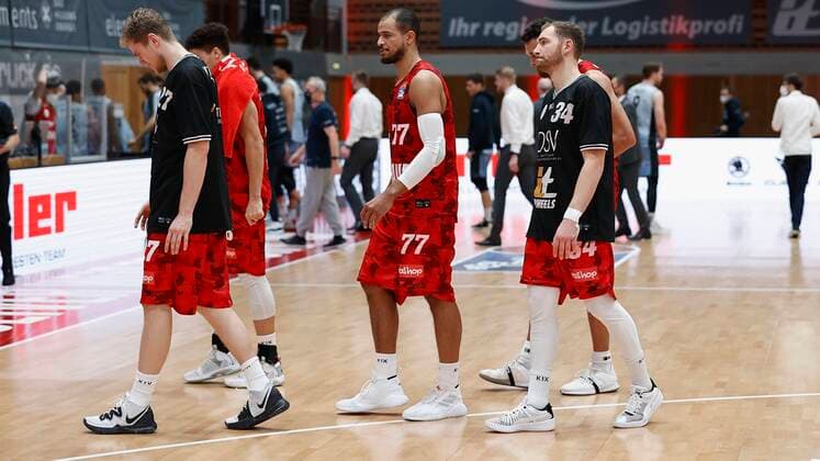 s Oliver Wuerzburg vs HAKRO Merlins Crailsheim, Basketball, BBL Germany, Wuerzburg, s Oliver Arena, 03 01 2021, emspor, emonline, despor, deonline, s Oliver Wuerzburg vs HAKRO Merlins Crailsheim, Basketball, BBL Picture v li Disappointment at Jonas Weitzel s Oliver Wuerzburg , Joshua Obiesie s Oliver Wuerzburg , Alex King s Oliver Wuerzburg , Felix Hoffmann s Oliver Wuerzburg and Brekkott Chapman s Oliver Wuerzburg Photo HMB Media Heiko Becker Pool Wuerzburg s Oliver Arena Bayern Germany Poolfoto HMB Media Heiko Becker Pool ,EDITORIAL USE ONLY