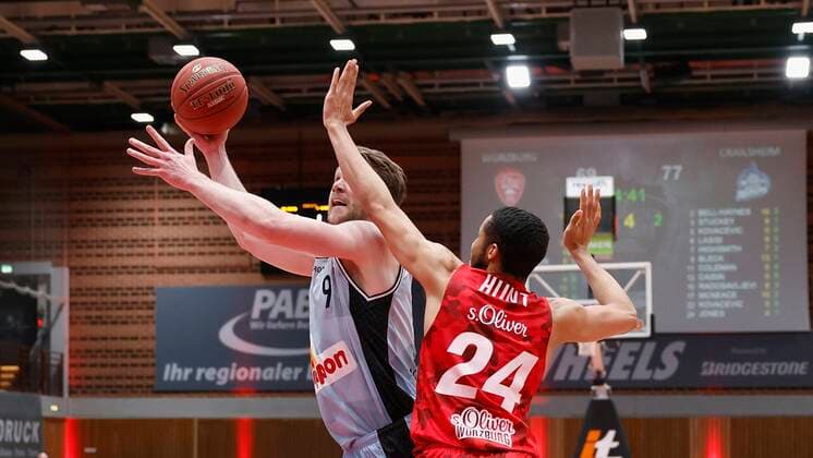 s Oliver Wuerzburg vs HAKRO Merlins Crailsheim, Basketball, BBL Germany, Wuerzburg, s Oliver Arena, 03 01 2021, emspor, emonline, despor, deonline, s Oliver Wuerzburg vs HAKRO Merlins Crailsheim, Basketball, BBL Picture f li Fabian Bleck Merlins and Cameron Hunt s Oliver Wuerzburg Photo HMB Media Heiko Becker Pool Wuerzburg s Oliver Arena Bayern Germany Poolfoto HMB Media Heiko Becker Pool ,EDITORIAL USE ONLY