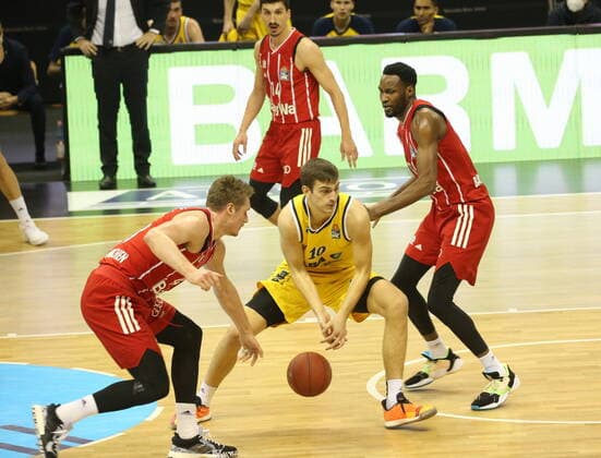 GER, BBL, ALBA Berlin vs Bayern Muenchen 03 01 2021, Mercedes Benz Arena, Berlin, GER, BBL, ALBA Berlin vs Bayern Muenchen, in picture Tim Schneider ALBA Berlin 10 , Leon Radosevic FC Bayern Muenchen 43 , JaJuan Johnson FC Bayern Muenchen 25 nordphotox xEngler nph00076