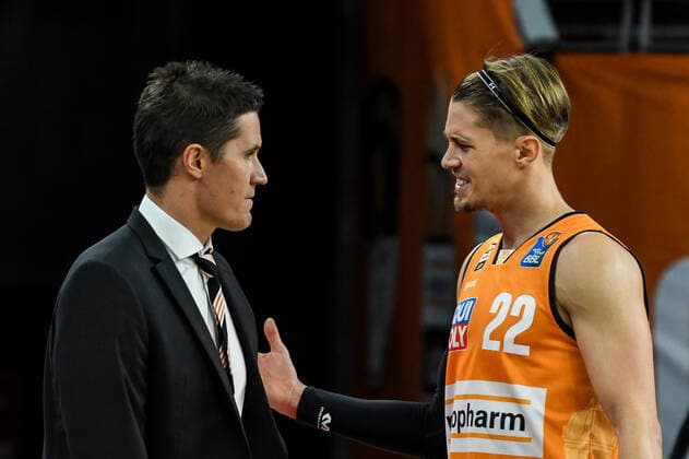 GER, BBL, ratiopharm ulm vs Brose Bamberg 06 01 2021, ratiopharm arena, Neu Ulm, GER, BBL, ratiopharm ulm vs Brose Bamberg, pictured Jaka Lakovic Ulm , Thomas Klepeisz Ulm, 22 after his 5 foul nordphotoxHafner nph00200