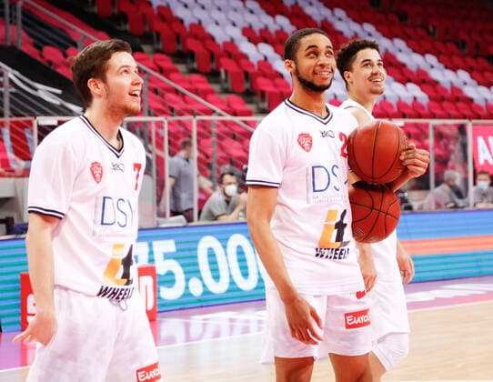 Nils Haßfurther s Oliver Würzburg, 07 and Brekkott Chapman s Oliver Würzburg, 02 in a good mood before the game Telekom Baskets Bonn vs s Oliver Wuerzburg, men, Basketball, 1 Bundesliga, 12 Spieltag, 2020 2021, 09 01 2021 Telekom Baskets Bonn vs s Oliver Wuerzburg, men, Basketball, 1 Bundesliga, 12 Spieltag, 2020 2021, 09 01 2021 Bonn Copyright: xJulianxMeusel Eibner-Pressefotox EP_JML