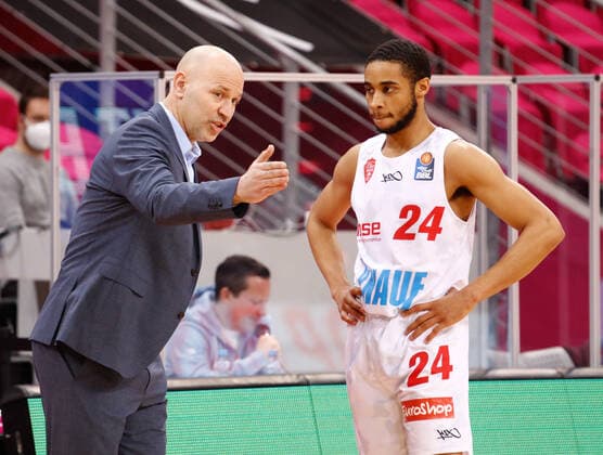 Denis Wucherer s Oliver Würzburg, head coach gives Cameron Hunt s Oliver Würzburg, 24 instructions Telekom Baskets Bonn vs s Oliver Wuerzburg, mens, basketball, 1 Bundesliga, 12 match day, 2020 2021, 09 01 2021 Telekom Baskets Bonn vs s Oliver Wuerzburg, mens, basketball, 1 Bundesliga, 12 match day, 2020 2021, 09 01 2021 Bonn Copyright: xJulianxMeusel Eibner-Pressefotox EP_JML