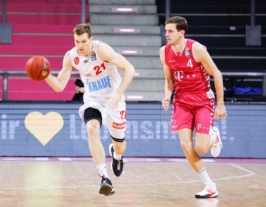 Florian Koch s Oliver Würzburg, 21 in duel with Julius Böhmer s Oliver Würzburg, 04 Telekom Baskets Bonn vs s Oliver Wuerzburg, Men, Basketball, 1 Bundesliga, 12 Matchday, 2020 2021, 09 01 2021 Telekom Baskets Bonn vs s Oliver Wuerzburg, Men, Basketball, 1 Bundesliga, 12 Matchday, 2020 2021, 09 01 2021 Bonn Copyright: xJulianxMeusel Eibner-Pressefotox EP_JML