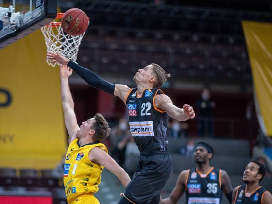 Jordan Hulls MHP Riesen Ludwigsburg, 01 , Thomas Klepeisz Ratiopharm Ulm 22 , MHP Riesen Ludwigsburg vs Ratiopharm Ulm, Basketball, Bundesliga, 12 Spieltag, Spielzeit 20 21, 09 01 2021, MHP Riesen Ludwigsburg vs Ratiopharm Ulm, Basketball, Bundesliga, 12 Spieltag, Spielzeit 20 21, 09 01 2021 Ludwigsburg Copyright: xEibner-Pressefoto SaschaxWaltherx EP_swa