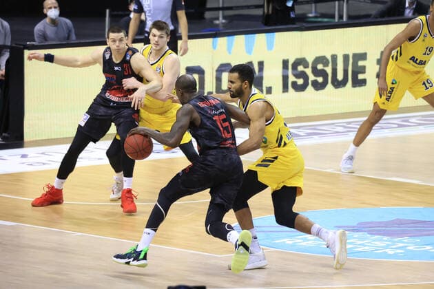 GER, BBL, ALBA Berlin vs Jobstairs Giessen 46ers 10 01 2021, Mercedes Benz Arena, Berlin, GER, BBL, ALBA Berlin vs Jobstairs Giessen 46ers, in picture Ben Lammers ALBA Berlin 50 , Johannes Thiemann ALBA Berlin 32 , Brandon Bowman Giessen46ers 15 , Scottie James jr Giessen46ers 31 nordphotoxEngler nph00076