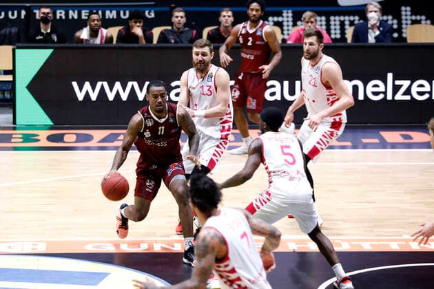 15 01 2021, easyCredit Basketball Bundesliga, BBL, season 2020 2021, men, Chemnitz Niners Telekom Baskets Bonn Isiaha Mike, Niners Chemnitz, Deividas Gailius, Telekom Baskets Bonn, Josh Hagins, Telekom Baskets Bonn Chemnitz Messe Chemnitz Sachsen Germany