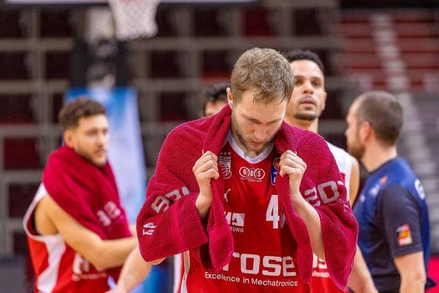 Christian Sengfelder Brose Bamberg, 43 ¨Tremmel Darden MHP Riesen Ludwigsburg, 21 ¨MHP Riesen Ludwigsburg vs Brose Bamberg, Basketball, Bundesliga, easy credit BBL, Matchday 14, Season 2020 2021, 16 01 2021, ¨¨ MHP Riesen Ludwigsburg vs Brose Bamberg, Basketball, Bundesliga, easy credit BBL, Matchday 13, Season 2020 2021, 16 01 2021 Ludwigsburg. Copyright: xNinaxSander xEibnerxPressefotoxIx EP_NSR