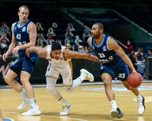 17 01 2021, xtgx, basketball, easyCredit BBL, Basketball Loewen Braunschweig ALBA Berlin emspor, v l Marcus Eriksson Berlin, 8 , Karim Jallow Braunschweig, 35 , Jayson Granger Berlin, 33 Zweikampf Braunschweig