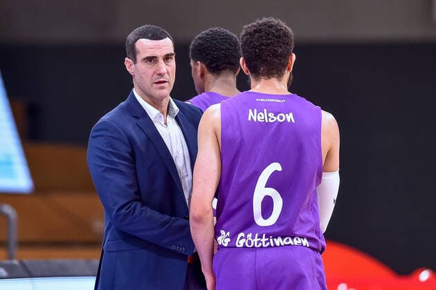 Roel Moors Trainer, Headcoach BG Goettingen and Luke Nelson BG Goettingen R , GER, Basketball, Bundesliga, BBL, BG Goettingen Ratiopharm Ulm, 17 01 2021, Basketball, Bundesliga, BBL, BG Goettingen Ratiopharm Ulm, 17 01 2021 Goettingen Copyright: xEibner-Pressefotox EP_RSL