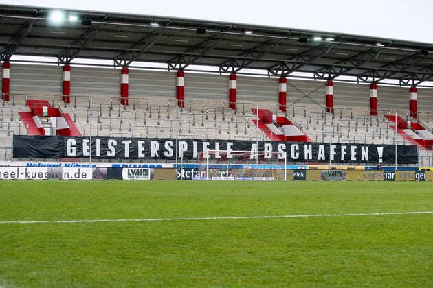 Halle Bayern II 16 01 2021 Halle, 16 01 2021, ERDGAS Sportpark, Football, Men, 3 Liga, 19 Spieltag , Hallescher FC FC Bayern München II 0 4 0 2 , In the picture banner GEISTERSPIELE ABSCHAFFEN at Erdgas Sportpark , According to the regulations of the DFB, Deutscher Fußball Bund, it is forbidden to use or have used photographs taken in the stadium or from the match in the form of sequence pictures or video-like photo series DFB regulations prohibit any use of photographs as image sequences and or quasi video