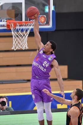 Basket by Aubrey Dawkins BG Goettingen , Jean Salumu Rasta Vechta R , Basketball, Bundesliga, BBL, BG Goettingen SC Rasta Vechta, 22 01 2021, BG Goettingen SC Rasta Vechta, Basketball, Bundesliga, GER, BBL, 22 01 2021 Goettingen Copyright: xSippel xEibner-Pressefotox EP_rsl