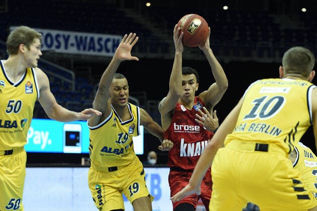 f l Louis Olinde Alba, Tyson Ward Wuerzburg, BBL, Alba Berlin vs s Oliver Wuerzburg, at Mercedes Benz Arena, 24 01 21, GER, Berlin, 24 01 21, BBL, Alba vs s Oliver Wuerzburg Berlin Copyright: xUwexKoch xEibner-Pressefotox EP_ukh