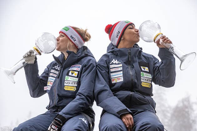 AUT, BMW IBSF World Cup Bobsleigh, Igls 31 01 2021, Olympic Ice Channel, Innsbruck, AUT, BMW IBSF World Cup Bobsleigh, Igls, Womens Double Bobsleigh, Award Ceremony, in picture Katrin Beierl and J J O D Onasanya AUT with the crystal ball for the victory in the women doubles bobsleigh World Cup Katrin Beierl and J J O D Onasanya of Austria with the crystal ball for the victory in the two women bobsleigh World Cup during the winner ceremony for the women doubles bobsleigh competition of BMW IBSF World Cup at the Olympia Eiskanal in Innsbruck, Austria on 2021 01 31 Innsbruck Tirol Austria