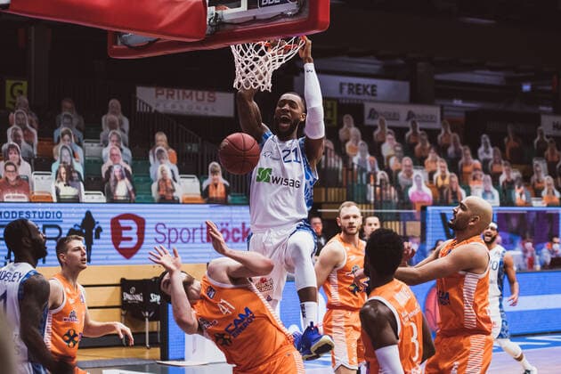 easyCredit BBL 16 Matchday RASTA Vechta vs FRAPORT SKYLINERS, 06 02 2021 Kamari Michael Murphy FRAPORT SKYLINERS, 21 , Will Vorhees RASTA Vechta, 41 , Joshua Adam Young RASTA Vechta, 8 , Stefan Peno RASTA Vechta, 4 easyCredit BBL 16 Matchday RASTA Vechta vs FRAPORT SKYLINERS on 06 02 2021 in Vechta RASTA Dome , Germany, Copyright: xBEAUTIFULxSPORTS Neddermannx