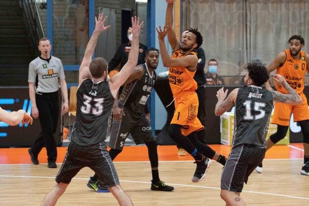 Nate Britt 1 passes into the zone wiha Panthers Schwenningen vs MLP Academics Heidelberg, Basketball, BARMER 2 BASKETBALL BUNDESLIGA, 10 Spieltag 2020 2021, 06 02 2021, wiha Panthers Schwenningen vs MLP Academics Heidelberg, Basketball, BARMER 2 BASKETBALL BUNDESLIGA, 10 Spieltag 2020 2021, 06 02 2021, Copyright: xMiclasxHaasis Eibner-Pressefotox EP_mhs