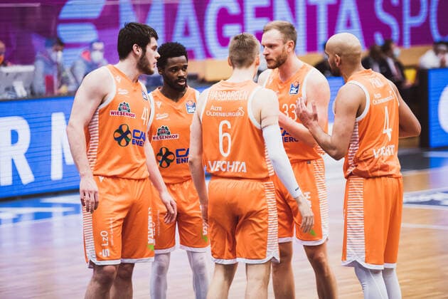 easyCredit BBL 16 Matchday RASTA Vechta vs FRAPORT SKYLINERS, 06 02 2021 Will Vorhees RASTA Vechta, 41 , Joshua Adam Young RASTA Vechta, 8 , Tim Hasbargen RASTA Vechta, 6 , Robin Manuel Christen RASTA Vechta, 33 , Stefan Peno RASTA Vechta, 4 easyCredit BBL 16 Matchday RASTA Vechta vs FRAPORT SKYLINERS on 06 02 2021 in Vechta RASTA Dome , Germany, Copyright: xBEAUTIFULxSPORTS Neddermannx