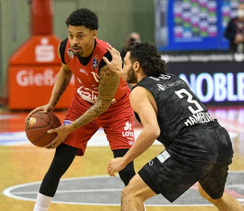 Diante Garrett, Maximilian Dileo Basketball Bundesliga, basketball season 2020 2021, 19 matchday, Germany, easyCredit BBL, Germany, Giessen 46ers, giessen red, men, jobstairs GIESSEN 46ers Hamburg Towers, men, Hamburg black