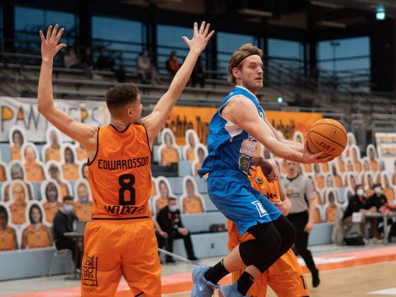 Felix Edwardsson Wiha Panthers Schwenningen 8 Antonio Pilpovic Karlsruhe Lions 7 wiha Panthers Schwenningen vs PS Karlsruhe LIONS, Basketball, BARMER 2 BASKETBALL BUNDESLIGA, 22 Spieltag 2020 2021, 20 02 2021, wiha Panthers Schwenningen vs PS Karlsruhe LIONS, Basketball, BARMER 2 BASKETBALL BUNDESLIGA, 22 Spieltag 2020 2021, 20 02 2021, Villingen Schwenningen Copyright: xMiclasxHaasis Eibner-Pressefotox EP_mhs