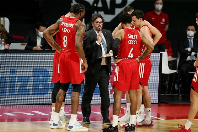 Coach Andrea Trinchieri FCBB gives instructions FC Bayern Basketball vs Maccabi Playtika Tel Aviv, Basketball, EuroLeague, Matchday 26, 2020 2021, 25 02 2021, FC Bayern Basketball vs Maccabi Playtika Tel Aviv, Basketball, EuroLeague, Matchday 26, 2020 2021, 25 02 2021, Munich. Copyright: xMarcelxEngelbrechtx Eibner-Pressefotox EP_met