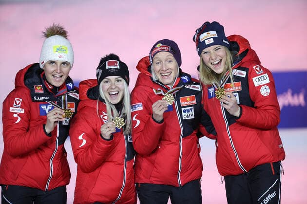 NORDIC SKIING - FIS Nordic World Ski Championships Oberstdorf 2021 OBERSTDORF,GERMANY,27.FEB.21 - NORDIC SKIING, Ski jumping, Skispringen, Ski, nordisch - FIS Nordic World Ski Championships, normal hill, ladies, team event, award ceremony. Image shows the team of AUT. Keywords: medal, trophy. GEPAxpictures xChristianxWalgram