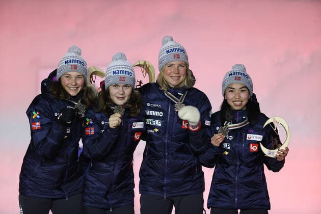 NORDIC SKIING - FIS Nordic World Ski Championships Oberstdorf 2021 OBERSTDORF,GERMANY,27.FEB.21 - NORDIC SKIING, Ski jumping, Skispringen, Ski, nordisch - FIS Nordic World Ski Championships, normal hill, ladies, team event, award ceremony. Image shows the team of NOR. Keywords: medal, trophy. GEPAxpictures xChristianxWalgram
