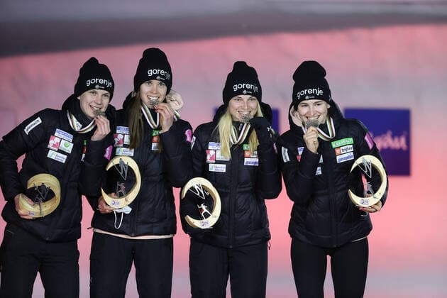 NORDIC SKIING - FIS Nordic World Ski Championships Oberstdorf 2021 OBERSTDORF,GERMANY,27.FEB.21 - NORDIC SKIING, Ski jumping, Skispringen, Ski, nordisch - FIS Nordic World Ski Championships, normal hill, ladies, team event, award ceremony. Image shows the team of SLOVENIA. Keywords: medal, trophy. GEPAxpictures xChristianxWalgram