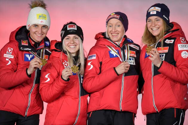 27 02 2021, Nordic SKI World Championships Oberstdorf 2021, Oberstdorf im Allgäu, Award Ceremony, Medal Ceremony, Ski Jumping Women, Normal Hill, Award Ceremony, Sophie Sorschag, Chiara Hoelzl, Daniela Iraschko Stolz, Marita Kramer AUT