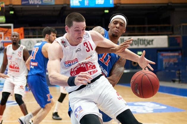 Syntainics MBC JobStairs GIESSEN 46ers, Basketball, Bundesliga, Men, 20 Spieltag, 03 03 2021, v l Scottie James JR Giessen, 31 , Kyndahl Hill MBC, 11 Syntainics MBC JobStairs GIESSEN 46ers, Basketball, Bundesliga, Men, 20 Spieltag, 03 03 2021, Weissenfels Copyright: xSchulz Eibner-Pressefotox ep_esz