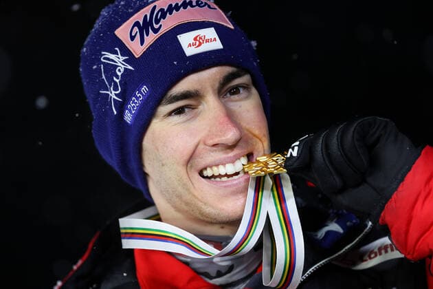 Nordische Ski WM in Oberstdorf, Skispringen, Herren Großschanze, Siegerehrung NORDIC SKIING - FIS Nordic World Ski Championships Oberstdorf 2021 OBERSTDORF,GERMANY,05.MAR.21 - NORDIC SKIING, Ski jumping, Skispringen, Ski, nordisch - FIS Nordic World Ski Championships, large hill, men, award ceremony. Image shows Stefan Kraft (AUT). Keywords: medal. GEPAxpictures xChristianxWalgram