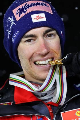 Nordische Ski WM in Oberstdorf, Skispringen, Herren Großschanze, Siegerehrung NORDIC SKIING - FIS Nordic World Ski Championships Oberstdorf 2021 OBERSTDORF,GERMANY,05.MAR.21 - NORDIC SKIING, Ski jumping, Skispringen, Ski, nordisch - FIS Nordic World Ski Championships, large hill, men, award ceremony. Image shows Stefan Kraft (AUT). Keywords: medal. GEPAxpictures xChristianxWalgram