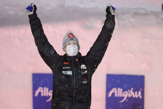 Nordische Ski WM in Oberstdorf, Skispringen, Herren Großschanze, Siegerehrung NORDIC SKIING - FIS Nordic World Ski Championships Oberstdorf 2021 OBERSTDORF,GERMANY,05.MAR.21 - NORDIC SKIING, Ski jumping, Skispringen, Ski, nordisch - FIS Nordic World Ski Championships, large hill, men, award ceremony. Image shows the rejoicing of Robert Johansson (NOR). GEPAxpictures xChristianxWalgram