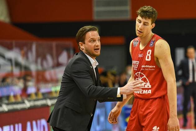 Rolf Scholz, Alen Pjanic Basketball Bundesliga, basketball season 2020 2021, 22 matchday, Germany, easyCredit BBL, Germany, Giessen 46ers, giessen red, men, jobstairs GIESSEN 46ers Telekom Baskets Bonn, men, Bonn in white