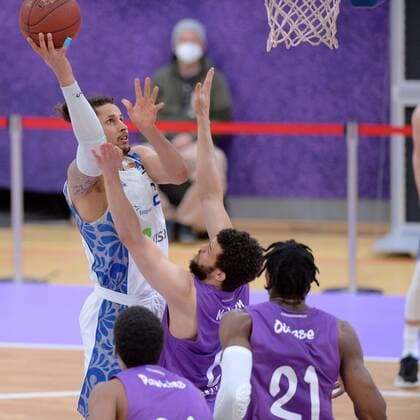 Michael Kessens Skyliners Frankfurt L, Luke Nelson BG Goettingen down, M , Basketball, Bundesliga, BBL, BG Goettingen Skyliners Frankfurt, 07 03 2021, BG Goettingen Skyliners Frankfurt, Basketball, Bundesliga, GER, BBL, 07 03 2021 Goettingen Copyright: xEibner-Pressefotox-xRolandxSippelx