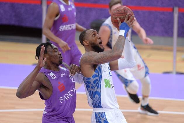 Kamari Murphy Skyliners Frankfurt on the Ball , Tai Odiase BG Goettingen L , Basketball, Bundesliga, BBL, BG Goettingen Skyliners Frankfurt, 07 03 2021, BG Goettingen Skyliners Frankfurt, Basketball, Bundesliga, GER, BBL, 07 03 2021 Goettingen Copyright: xEibner-Pressefotox-xRolandxSippelx
