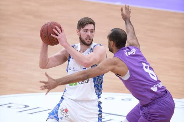 Jon Axel Gudmundsson Skyliners Frankfurt on the ball , Akeem Vargas BG Goettingen R , Basketball, Bundesliga, BBL, BG Goettingen Skyliners Frankfurt, 07 03 2021, BG Goettingen Skyliners Frankfurt, Basketball, Bundesliga, GER, BBL, 07 03 2021 Goettingen Copyright: xEibner-Pressefotox-xRolandxSippelx