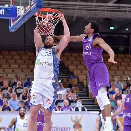Marco Voeller Skyliners Frankfurt Aubrey Dawkins BG Goettingen R , Basketball, Bundesliga, BBL, BG Goettingen Skyliners Frankfurt, 07 03 2021, BG Goettingen Skyliners Frankfurt, Basketball, Bundesliga, GER, BBL, 07 03 2021 Goettingen Copyright: xEibner-Pressefotox-xRolandxSippelx
