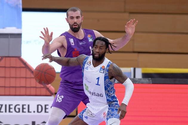 Matt Mobley Skyliners Frankfurt front , Harper Kamp BG Goettingen back , Basketball, Bundesliga, BBL, BG Goettingen Skyliners Frankfurt, 07 03 2021, BG Goettingen Skyliners Frankfurt, Basketball, Bundesliga, GER, BBL, 07 03 2021 Goettingen Copyright: xEibner-Pressefotox-xRolandxSippelx