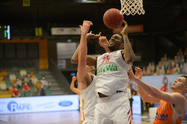 JaJuan JOHNSON 25 FC Bayern Munich Rasta Vechta vs FC Bayern Munich, basketball, easyCredit BBL Bundesliga, 07 03 2021, 22 matchday, season 2020 2021 action, dribbling, on the ball, duel, fight for the ball Rasta Vechta vs FC Bayern Munich, basketball, easyCredit BBL Bundesliga, 07 03 2021, 22 matchday, season 2020 2021 Vechta Copyright: xErikxHillmer EIBNERx EP_ehr