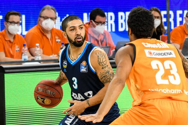GER, BBL, ratiopharm ulm vs ALBA Berlin 07 03 2021, ratiopharm arena, Neu Ulm, GER, BBL, ratiopharm ulm vs ALBA Berlin, pictured Peyton Siva Berlin, 3 , Troy Caupain Ulm, 23 nordphotoxGmbHx xHafner nph00200
