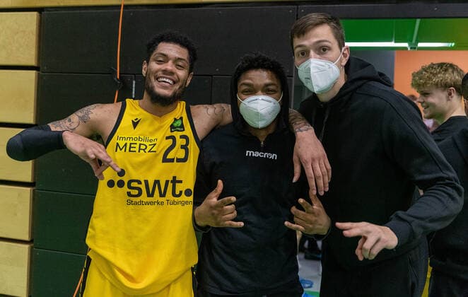 Troy Simons Tigers Tübingen, 23 , Joshua Sharkey Tigers Tübingen, 3 , Ryan Mikesell Tigers Tübingen, 33 ¨¨¨Kirchheim Knights vs Tigers Tübingen, 2 Basketball, Bundesliga, Pro A, Barmer 2 Basketball, Spieltag 24, Spielzeit 2020 2021, 05 03 2021, ¨¨Kirchheim Knights Tigers Tübingen, Basketball, 2 Bundesliga, Barmer 2 Basketball, Spieltag 24, Spielzeit 2020 2021, 27 02 2021 Kirchheim. Copyright: xDennisxDuddek xEibnerxPressefotox EP_DDU